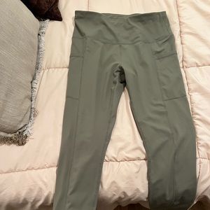 Green workout leggings with pockets